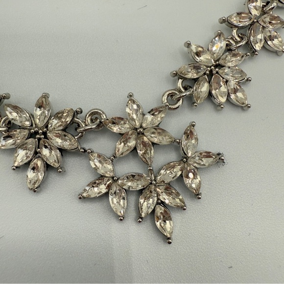 Elegant Silver Floral Necklace and Earring Set - Picture 3 of 11